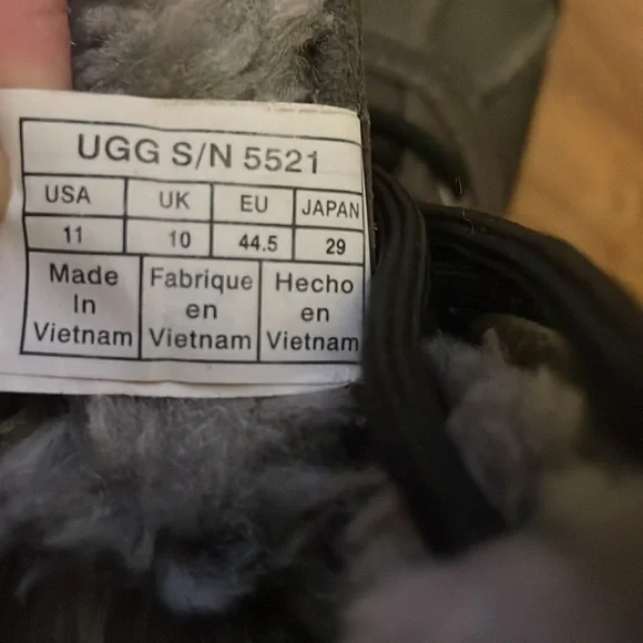 Men’s Uggs boots - Picture 4 of 6